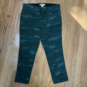 Democracy army print pants with ab technology. Fantastic condition.